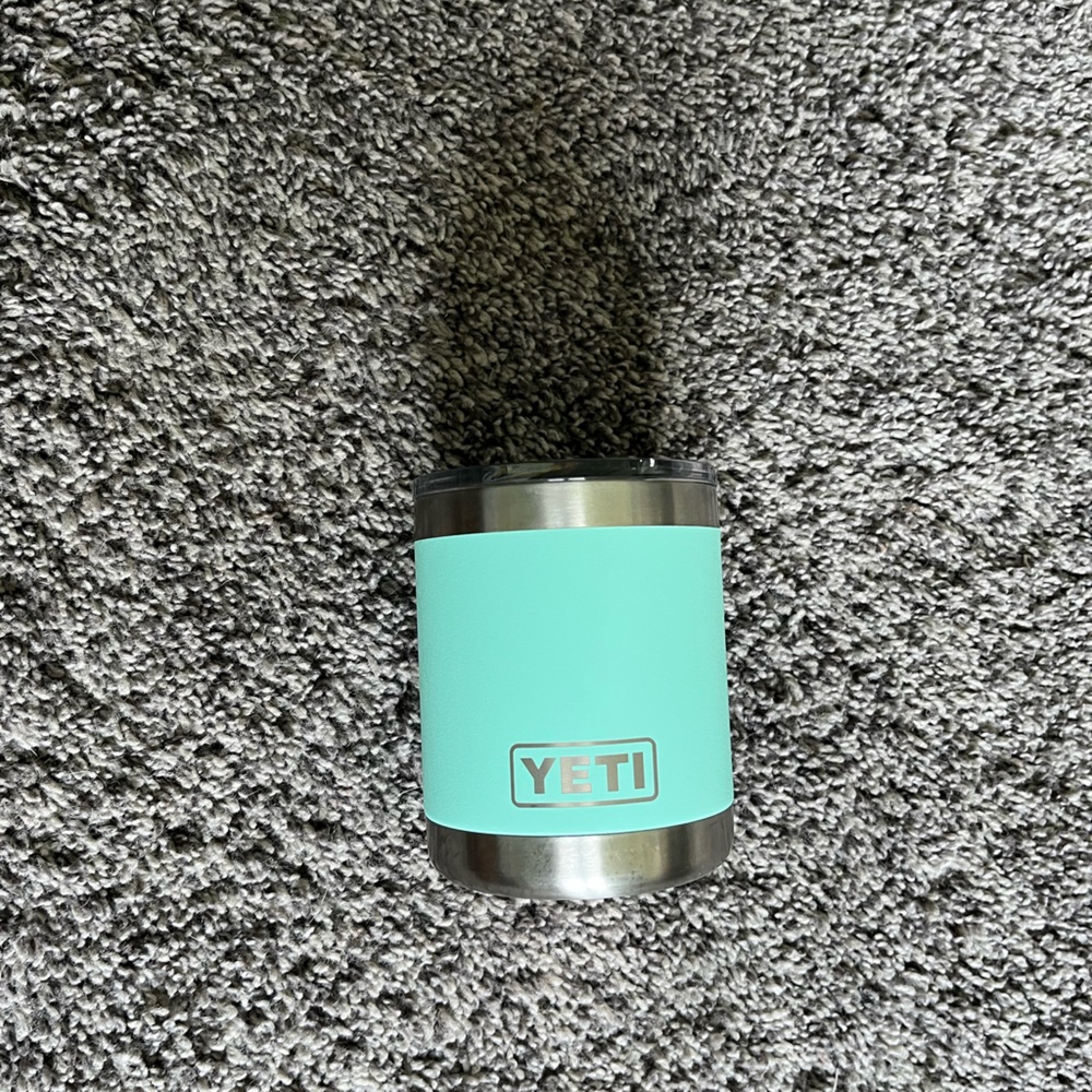 Small yeti tumbler.